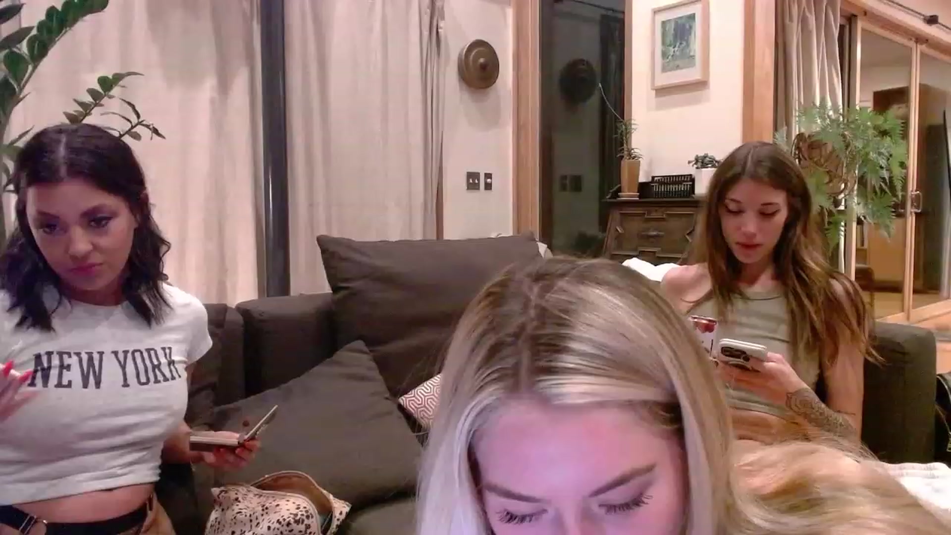 Gallery image thumbnail from Lovelyemilia's myfreecams stream on, 12/02/2023, 02:49 image 19 of 20