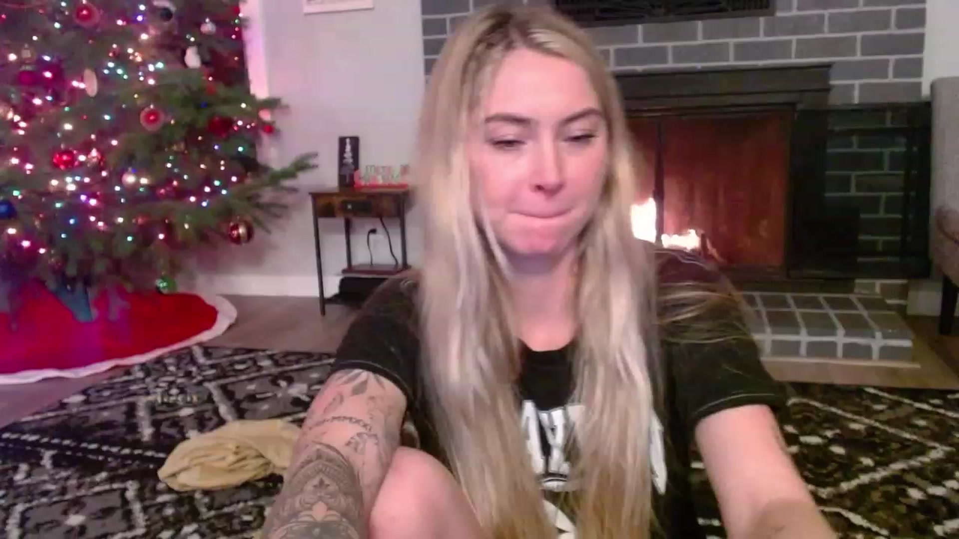 Gallery image thumbnail from Lovelyemilia's myfreecams stream on, 12/06/2023, 05:11 image 1 of 20