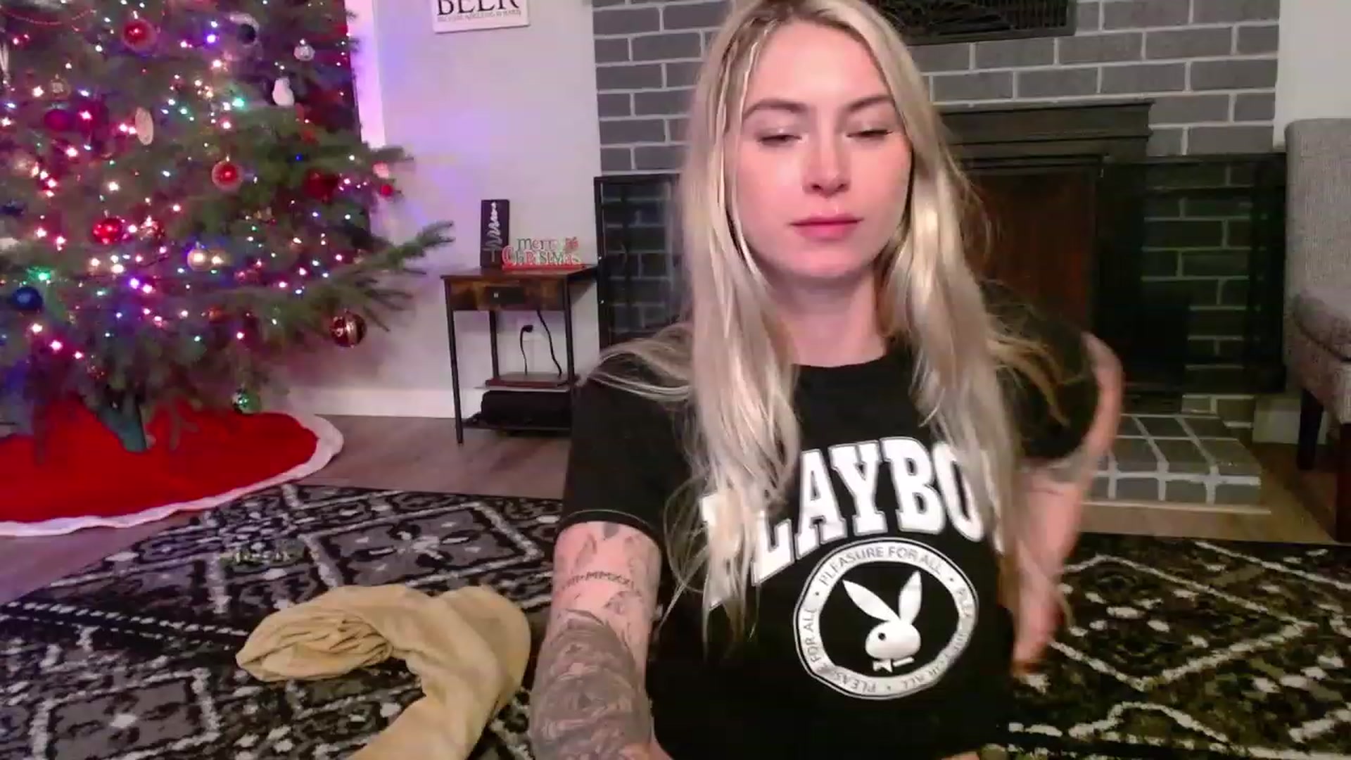 Gallery image thumbnail from Lovelyemilia's myfreecams stream on, 12/06/2023, 05:11 image 3 of 20