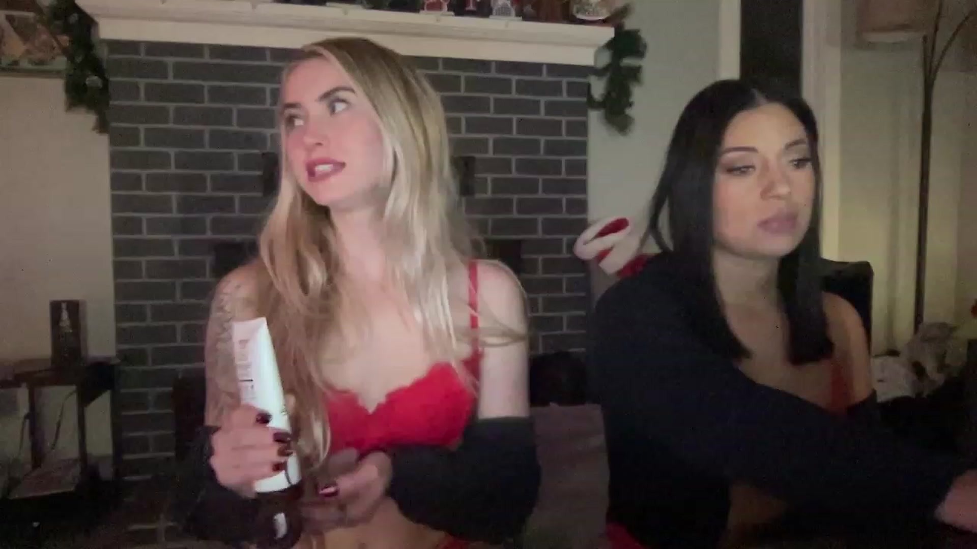 Gallery image thumbnail from Lovelyemilia's myfreecams stream on, 12/15/2023, 06:39 image 4 of 20
