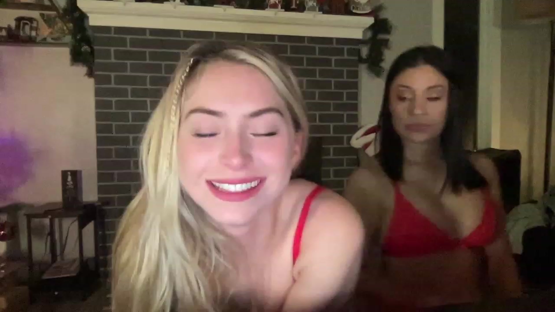 Gallery image thumbnail from Lovelyemilia's myfreecams stream on, 12/15/2023, 06:39 image 17 of 20