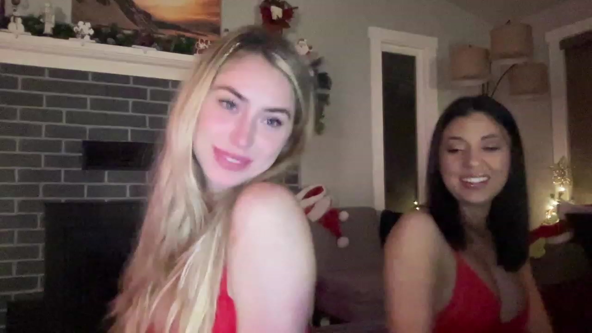 Gallery image thumbnail from Lovelyemilia's myfreecams stream on, 12/15/2023, 07:43 image 5 of 20