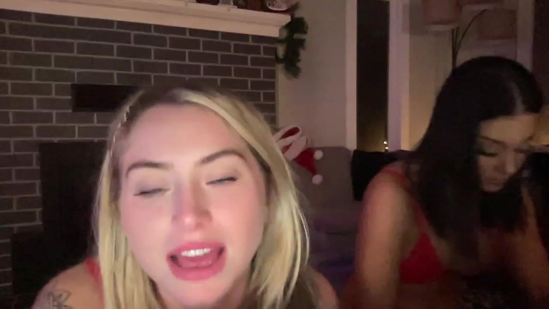 Gallery image thumbnail from Lovelyemilia's myfreecams stream on, 12/15/2023, 07:43 image 18 of 20