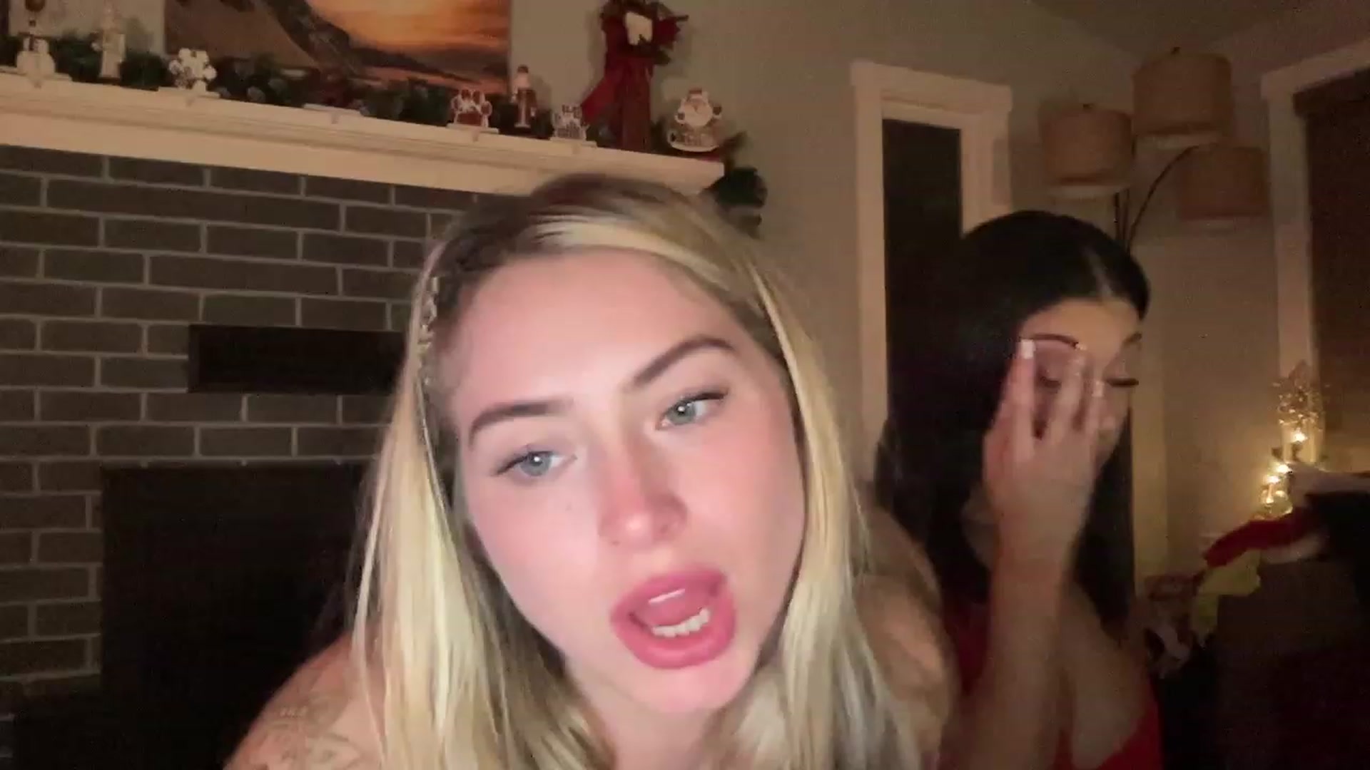 Gallery image thumbnail from Lovelyemilia's myfreecams stream on, 12/15/2023, 07:43 image 11 of 20