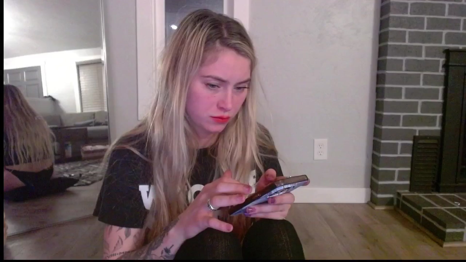 Gallery image thumbnail from Lovelyemilia's myfreecams stream on, 01/20/2024, 05:07 image 16 of 20