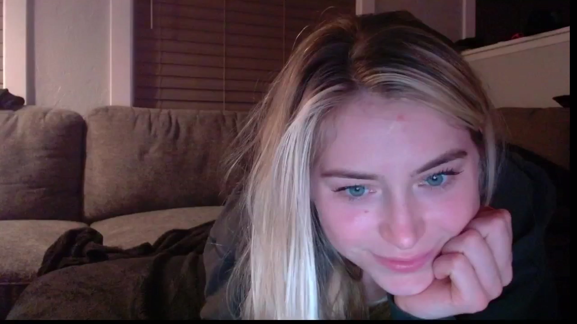 Gallery image thumbnail from Lovelyemilia's myfreecams stream on, 02/01/2024, 04:36 image 7 of 20