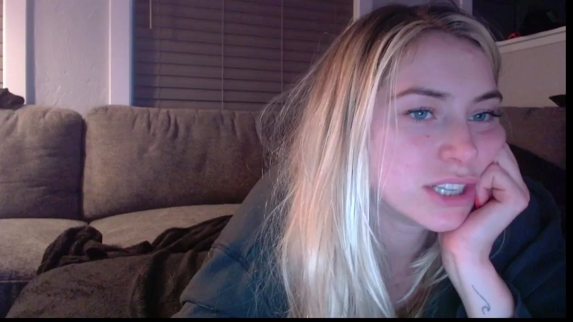Gallery image thumbnail from Lovelyemilia's myfreecams stream on, 02/01/2024, 04:36 image 12 of 20