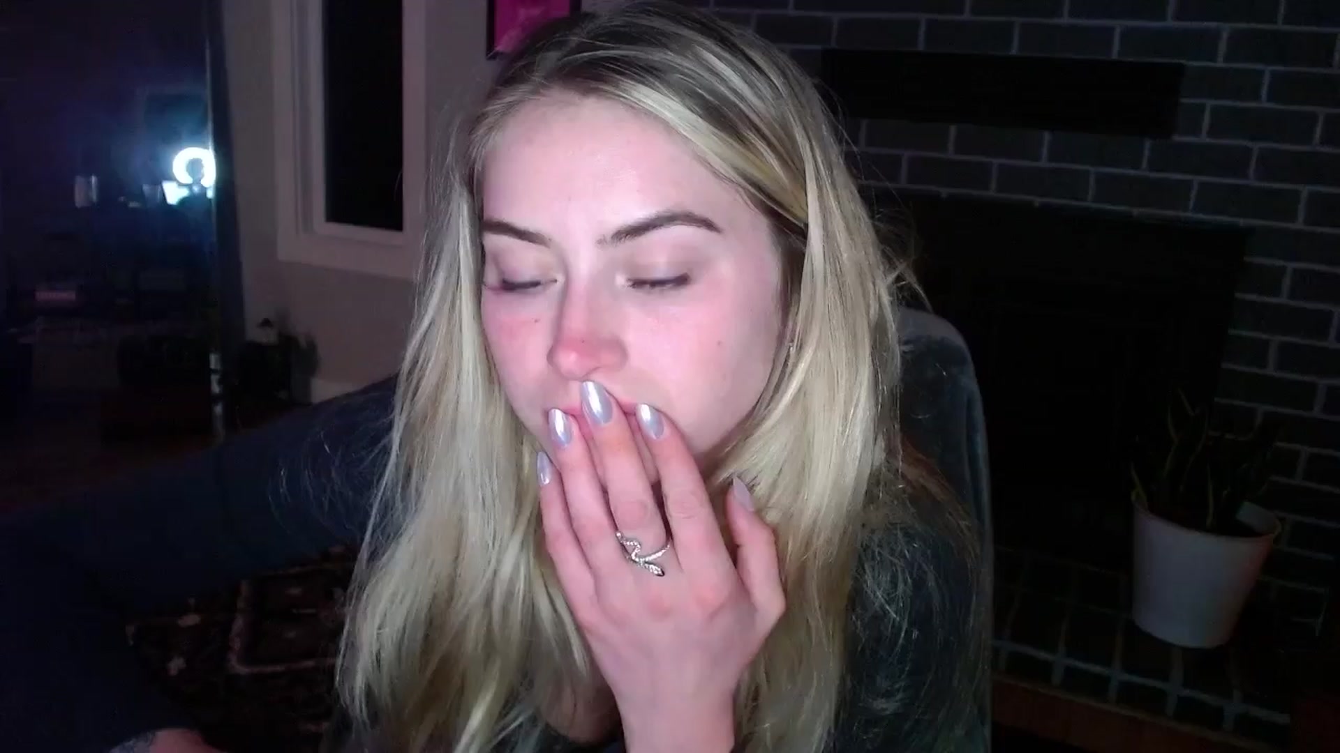 Gallery image thumbnail from Lovelyemilia's myfreecams stream on, 04/10/2024, 05:17 image 13 of 20