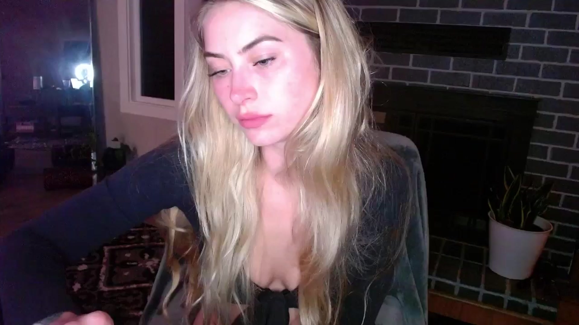 Gallery image thumbnail from Lovelyemilia's myfreecams stream on, 04/10/2024, 05:17 image 14 of 20