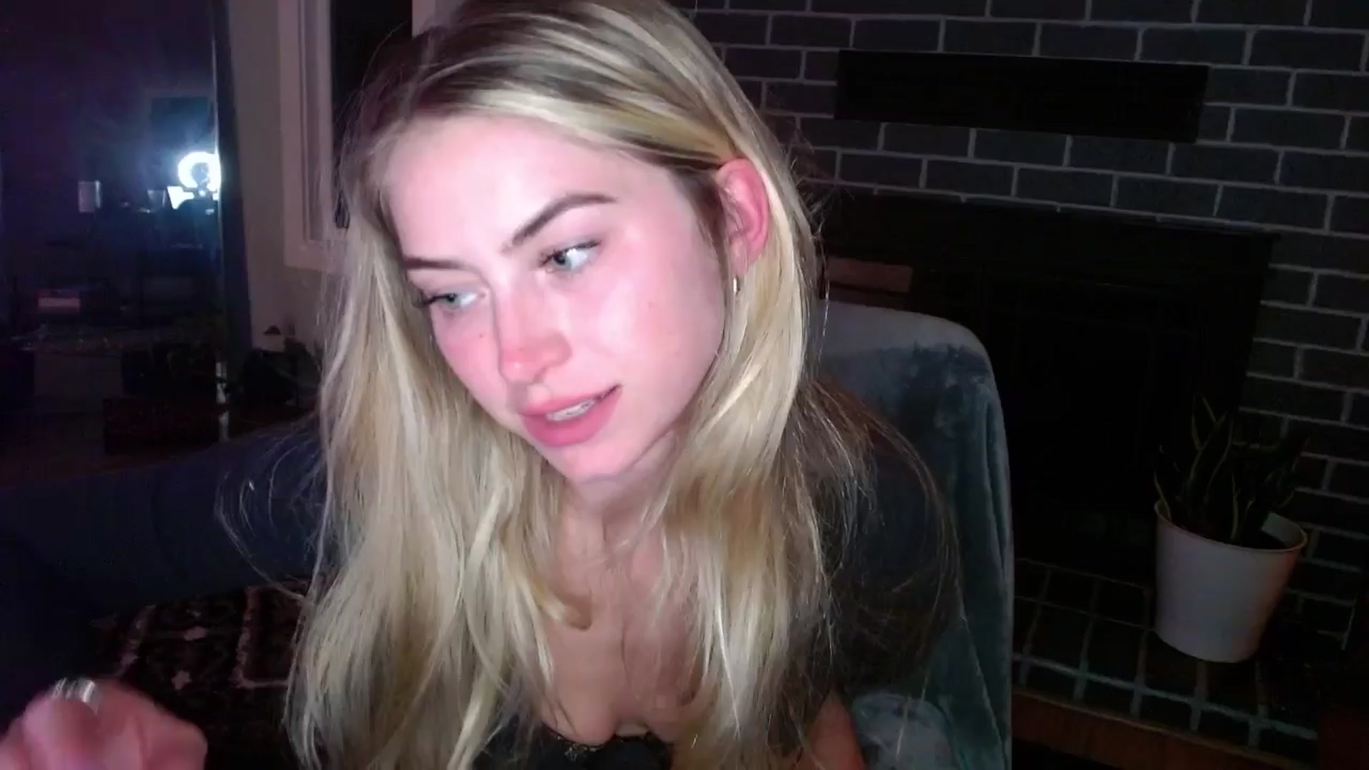 Gallery image thumbnail from Lovelyemilia's myfreecams stream on, 04/10/2024, 05:17 image 10 of 20