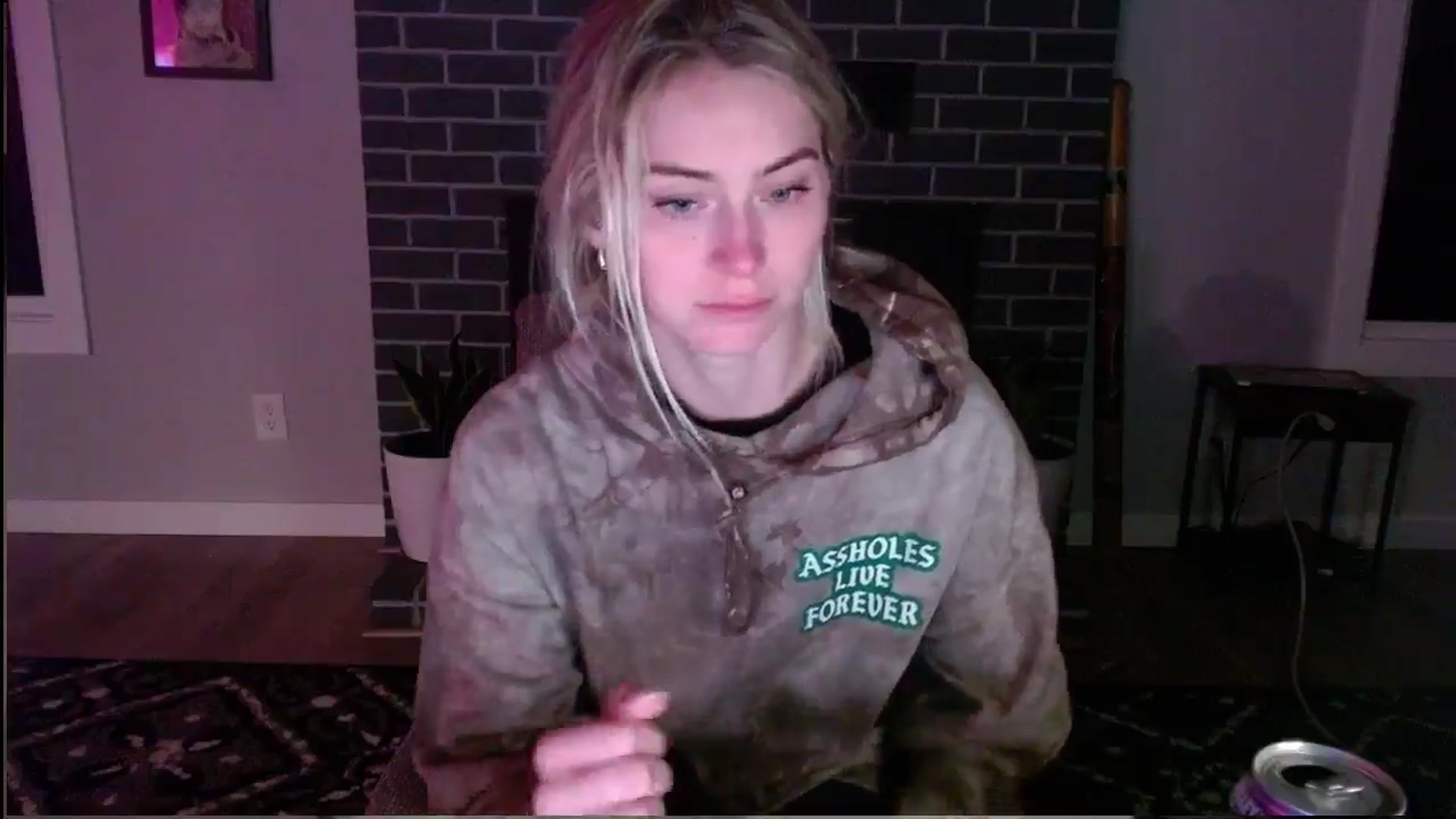 Gallery image thumbnail from Lovelyemilia's myfreecams stream on, 05/02/2024, 05:04 image 2 of 20