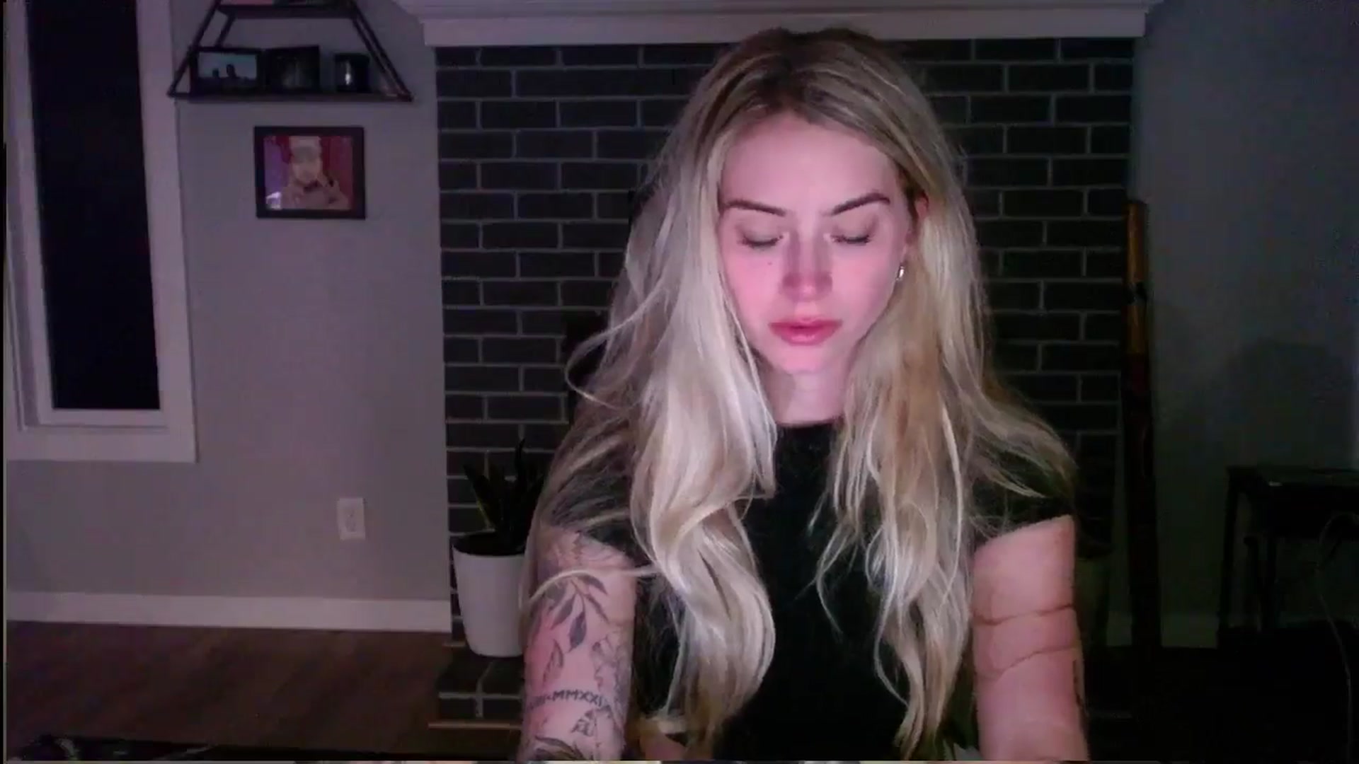 Gallery image thumbnail from Lovelyemilia's myfreecams stream on, 05/02/2024, 05:04 image 14 of 20
