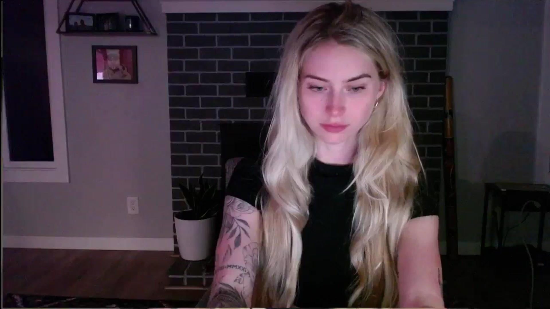 Gallery image thumbnail from Lovelyemilia's myfreecams stream on, 05/02/2024, 05:04 image 7 of 20