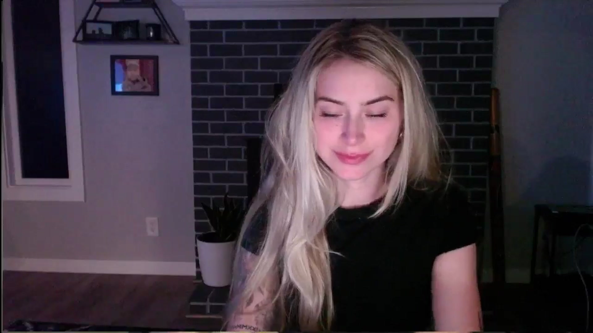 Gallery image thumbnail from Lovelyemilia's myfreecams stream on, 05/02/2024, 05:04 image 19 of 20
