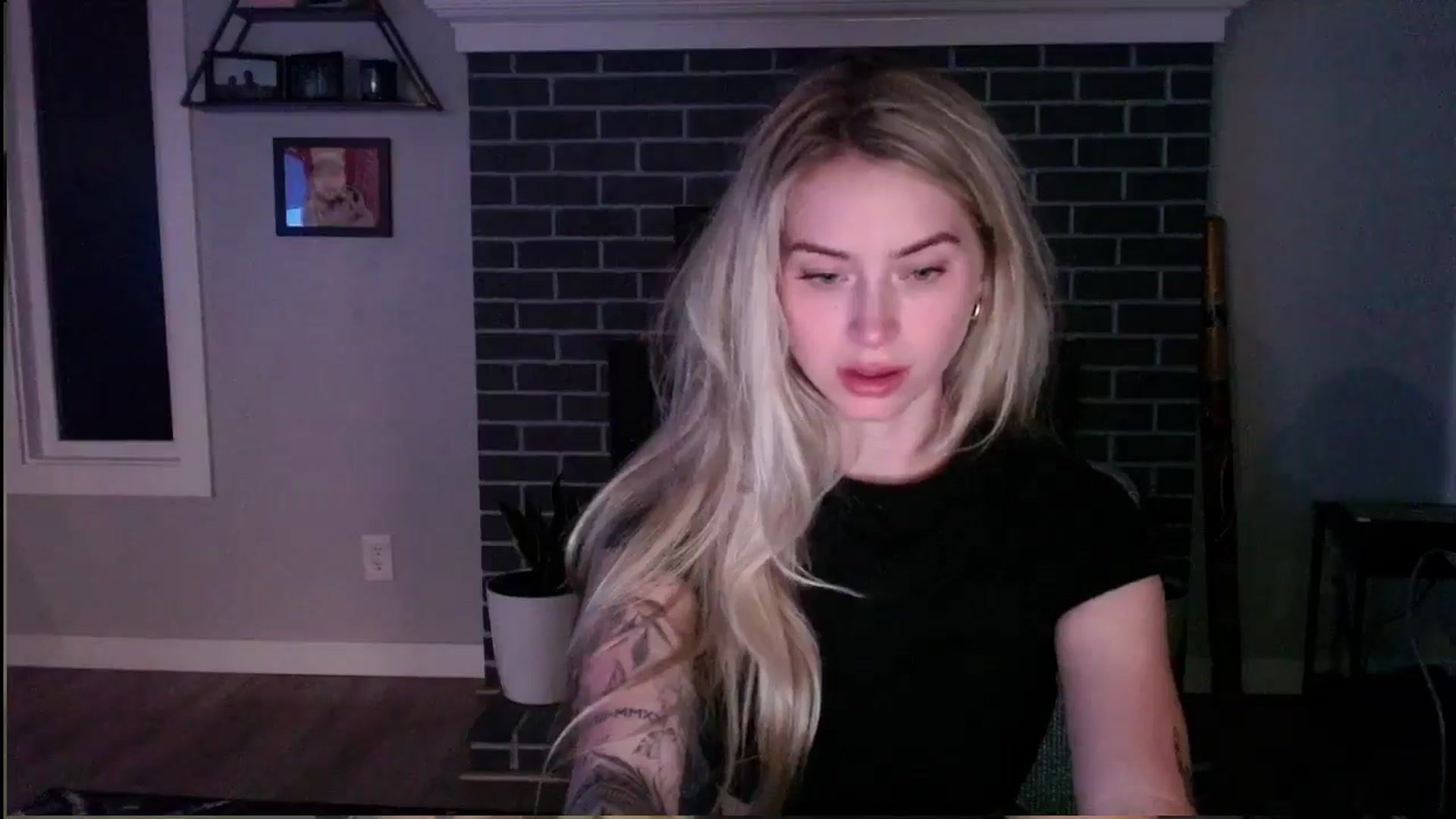 Gallery image thumbnail from Lovelyemilia's myfreecams stream on, 05/02/2024, 05:04 image 18 of 20