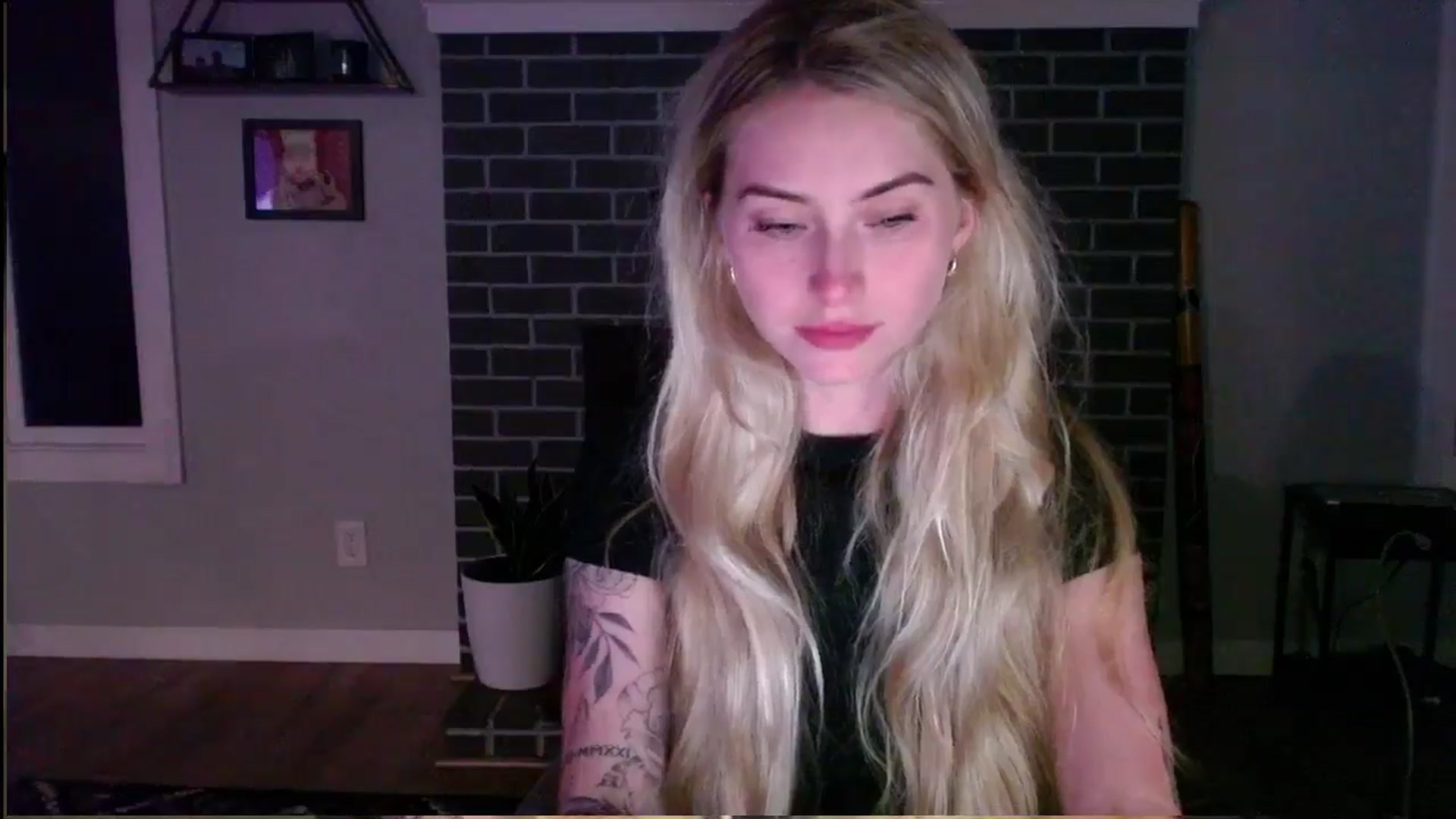 Gallery image thumbnail from Lovelyemilia's myfreecams stream on, 05/02/2024, 05:04 image 9 of 20