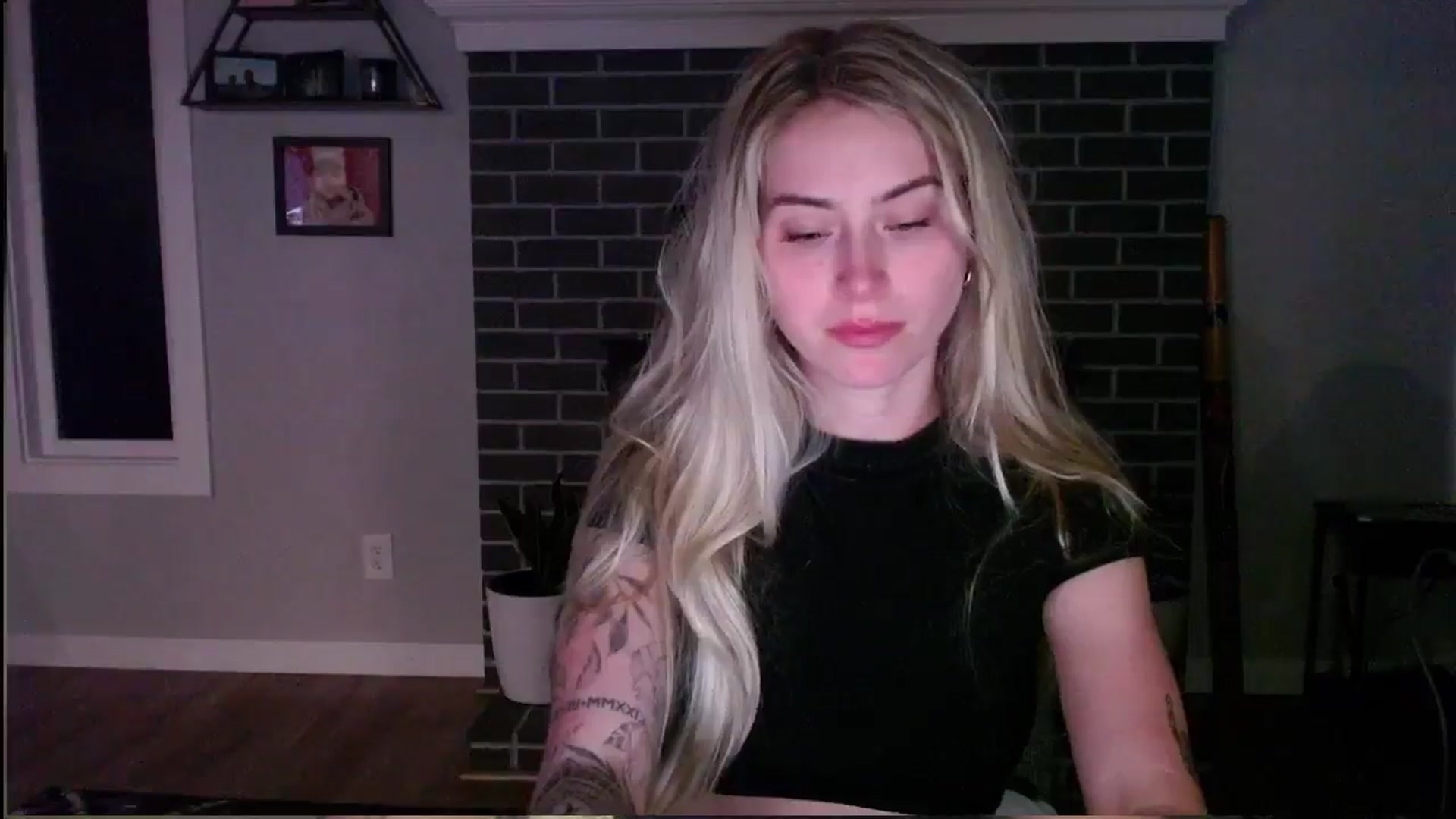 Gallery image thumbnail from Lovelyemilia's myfreecams stream on, 05/02/2024, 05:04 image 16 of 20