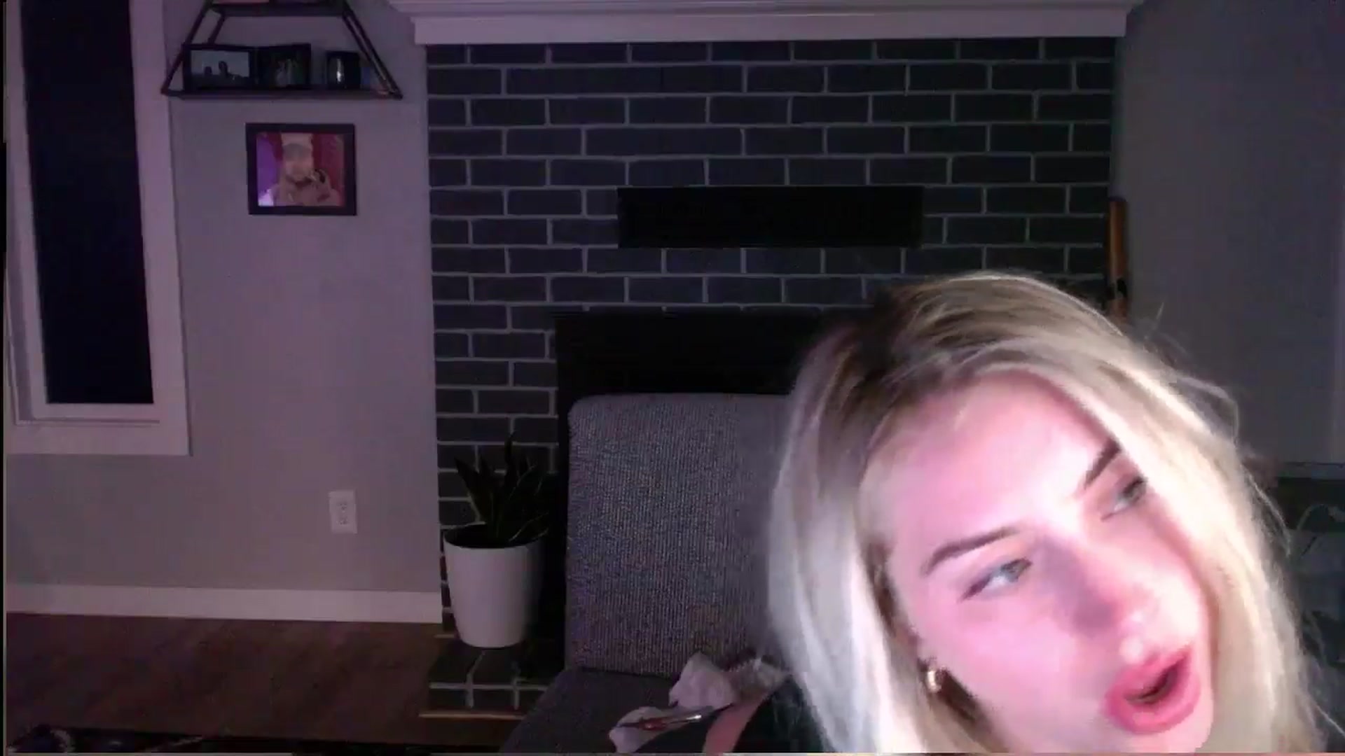Gallery image thumbnail from Lovelyemilia's myfreecams stream on, 05/02/2024, 05:04 image 10 of 20