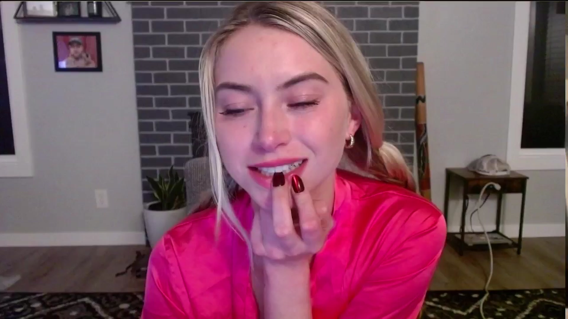 Gallery image thumbnail from Lovelyemilia's myfreecams stream on, 05/07/2024, 06:03 image 10 of 20