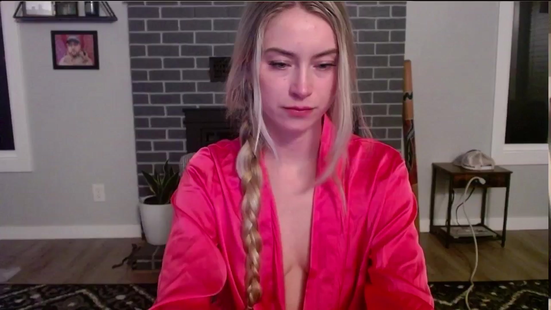 Gallery image thumbnail from Lovelyemilia's myfreecams stream on, 05/07/2024, 06:03 image 13 of 20