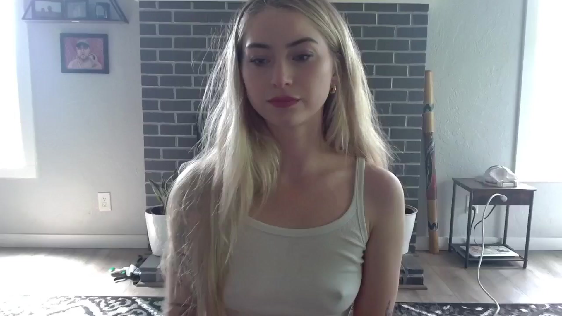 Gallery image thumbnail from Lovelyemilia's myfreecams stream on, 05/07/2024, 22:08 image 8 of 20