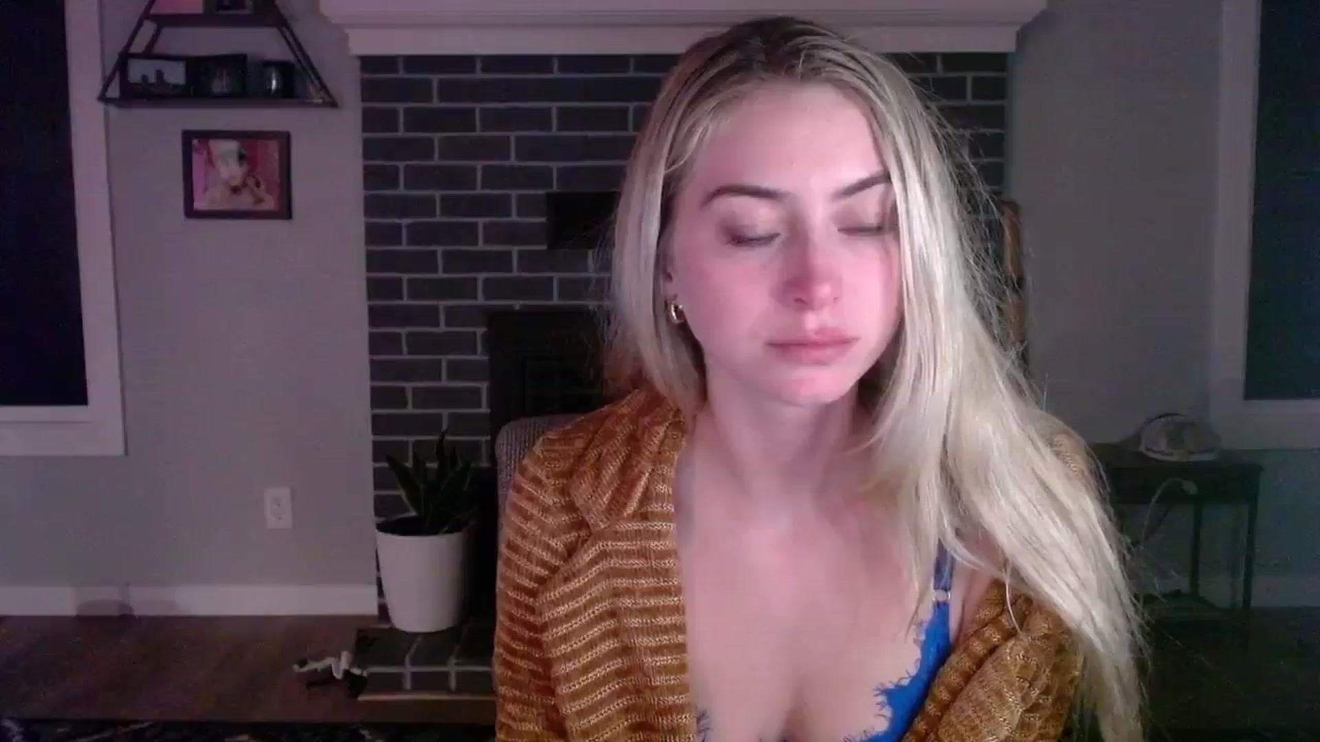 Gallery image thumbnail from Lovelyemilia's myfreecams stream on, 05/08/2024, 05:16 image 16 of 20