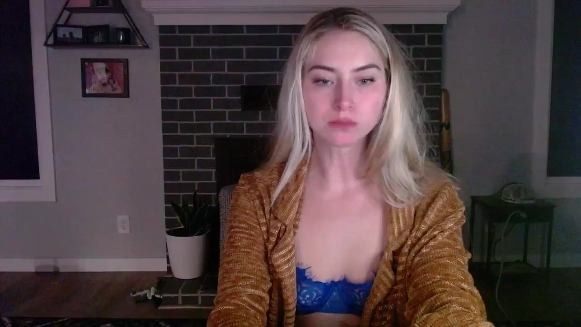 Gallery image thumbnail from Lovelyemilia's myfreecams stream on, 05/08/2024, 05:16 image 6 of 20