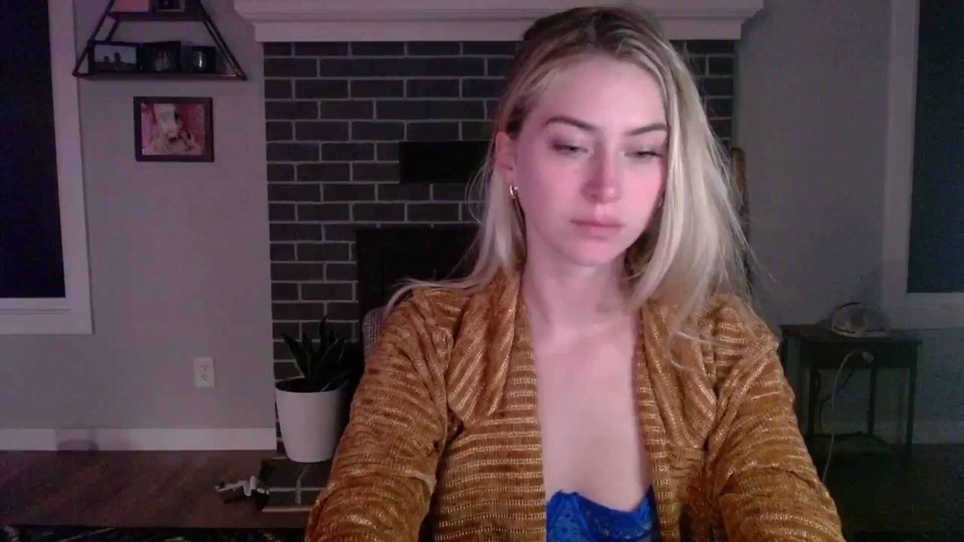 Gallery image thumbnail from Lovelyemilia's myfreecams stream on, 05/08/2024, 05:16 image 18 of 20