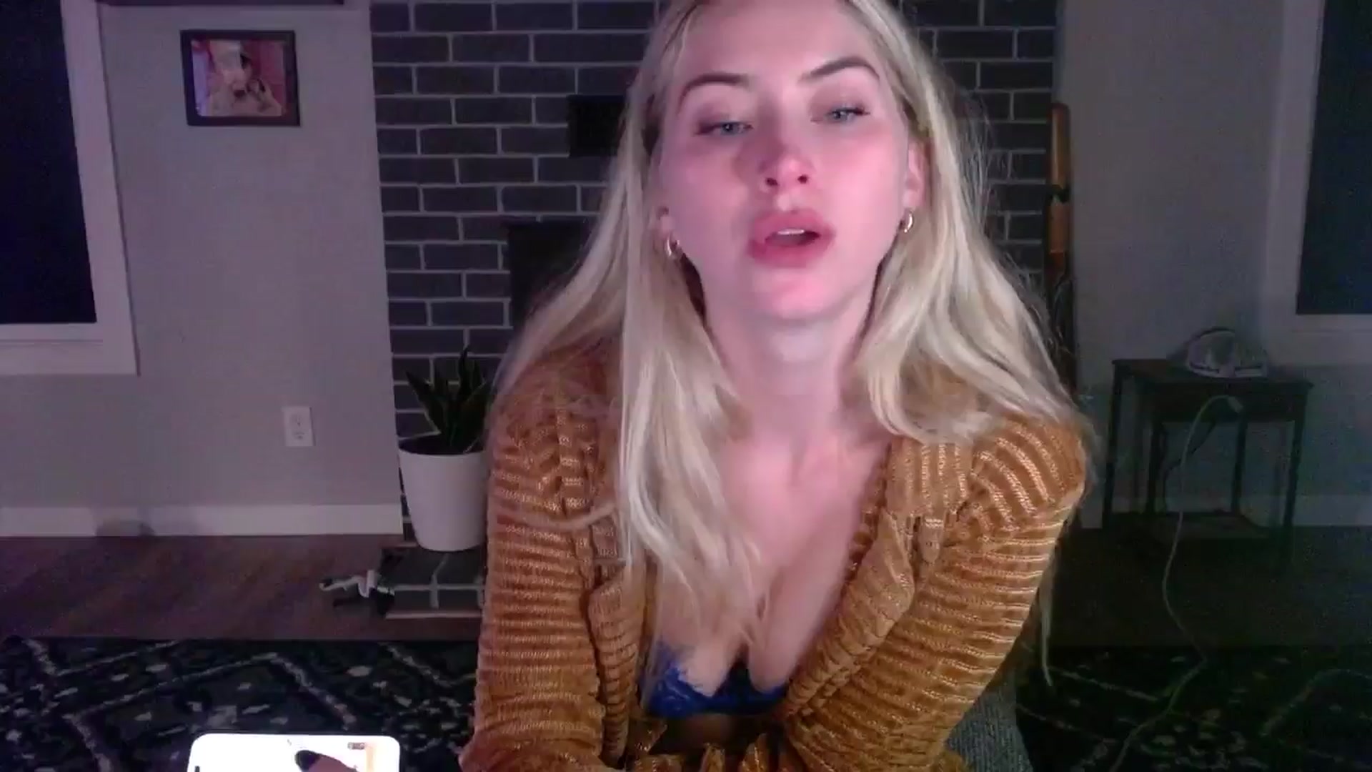 Gallery image thumbnail from Lovelyemilia's myfreecams stream on, 05/08/2024, 05:16 image 1 of 20