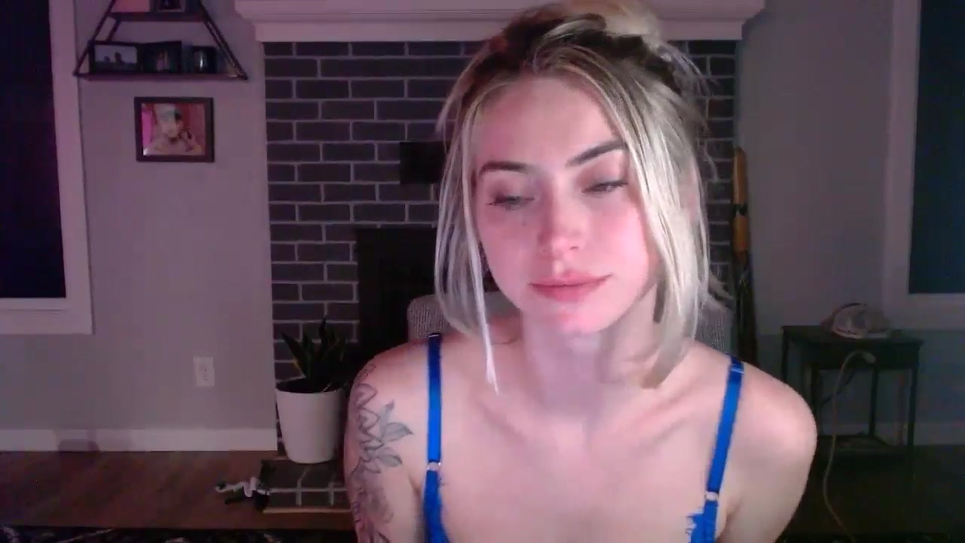 Gallery image thumbnail from Lovelyemilia's myfreecams stream on, 05/08/2024, 05:59 image 9 of 20