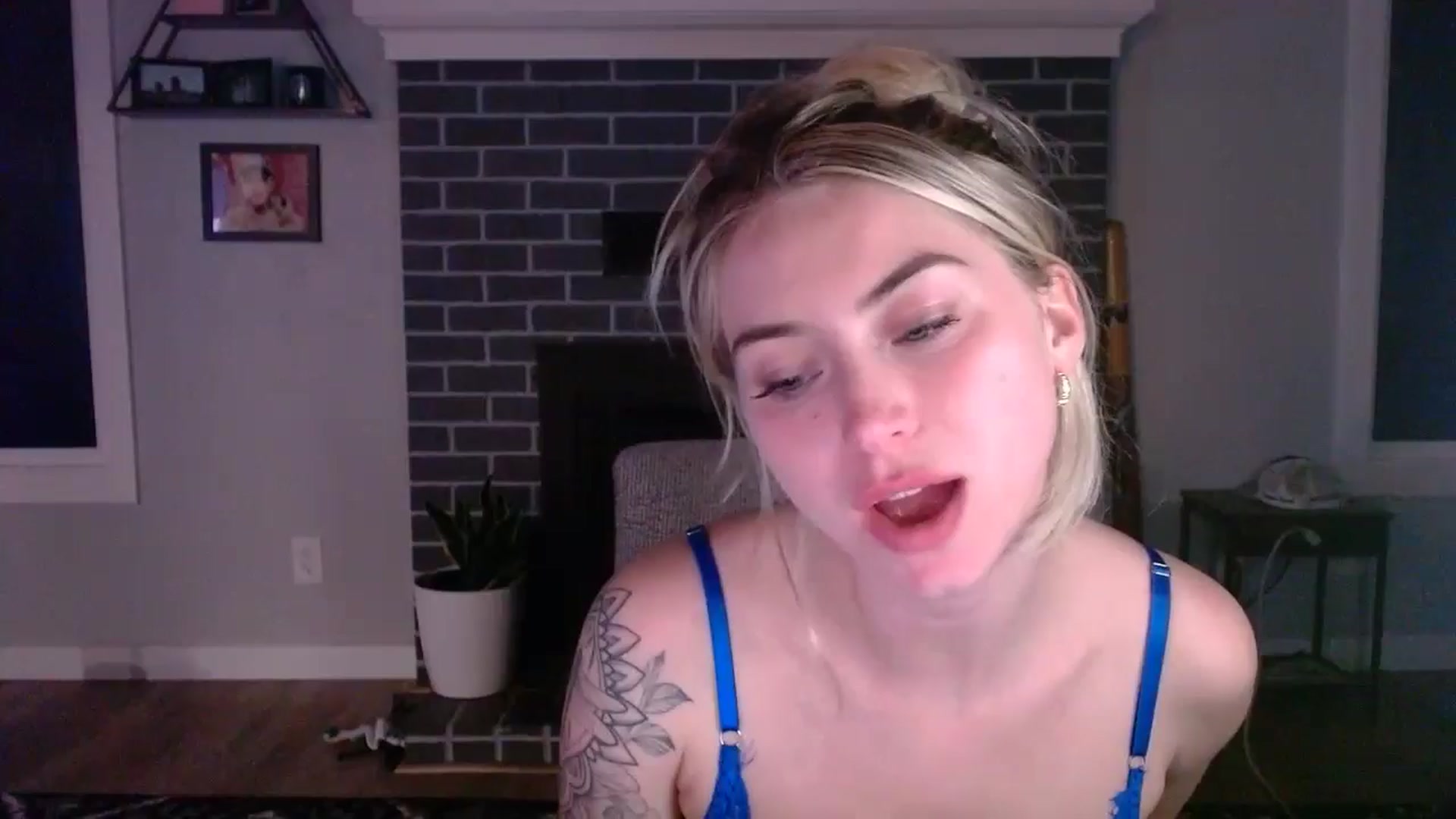 Gallery image thumbnail from Lovelyemilia's myfreecams stream on, 05/08/2024, 05:59 image 6 of 20