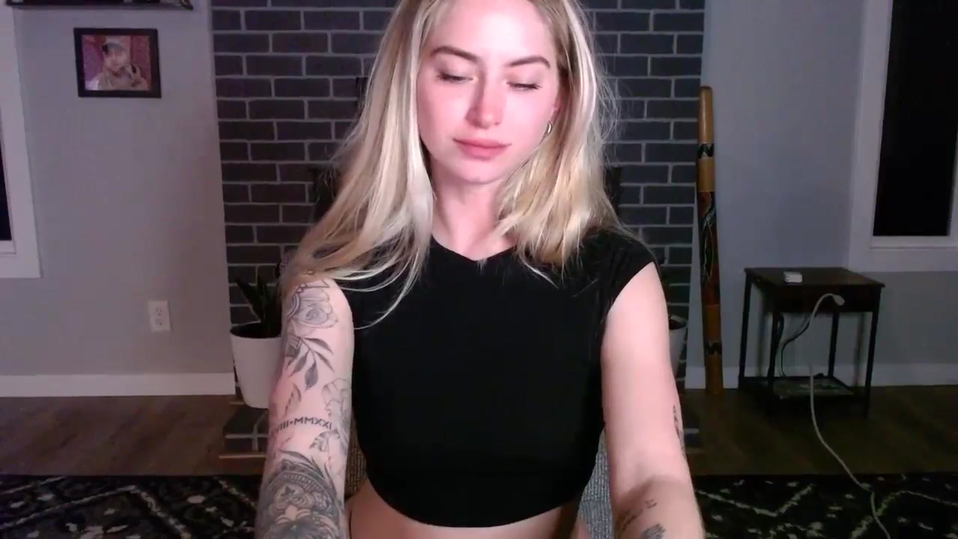 Gallery image thumbnail from Lovelyemilia's myfreecams stream on, 05/09/2024, 05:47 image 11 of 20