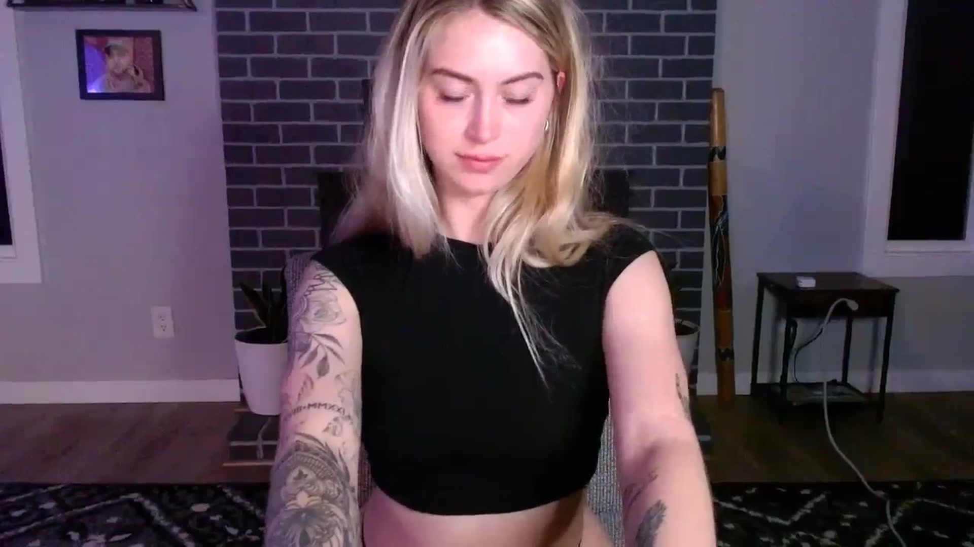 Gallery image thumbnail from Lovelyemilia's myfreecams stream on, 05/09/2024, 05:47 image 5 of 20