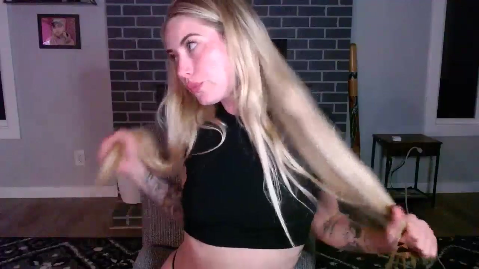 Gallery image thumbnail from Lovelyemilia's myfreecams stream on, 05/09/2024, 05:47 image 9 of 20