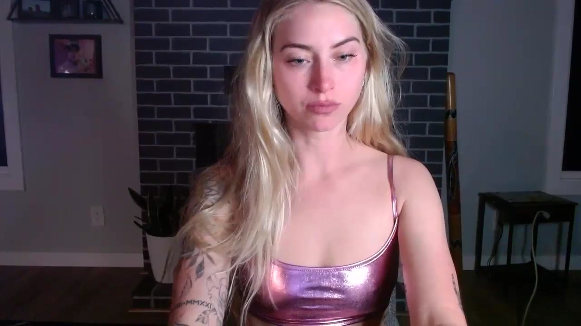 Gallery image thumbnail from Lovelyemilia's myfreecams stream on, 05/15/2024, 05:23 image 19 of 20