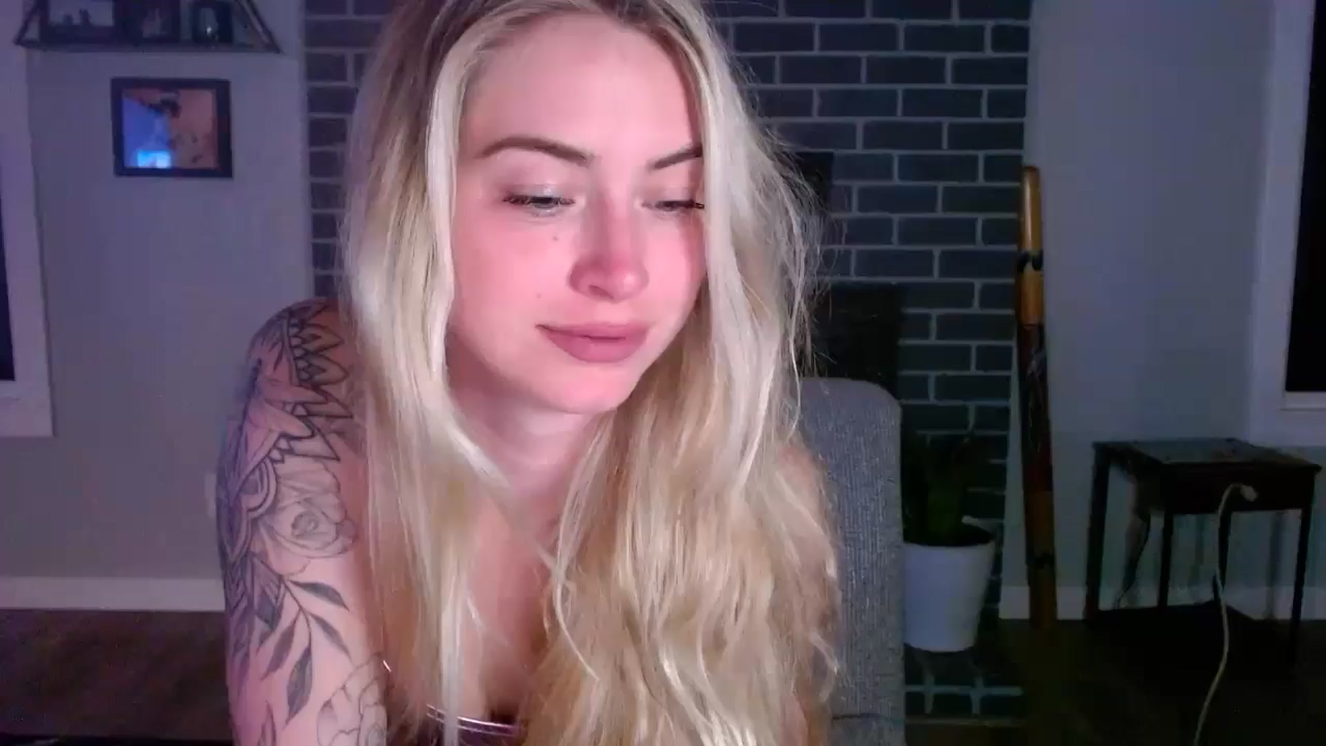 Gallery image thumbnail from Lovelyemilia's myfreecams stream on, 05/15/2024, 05:59 image 1 of 20