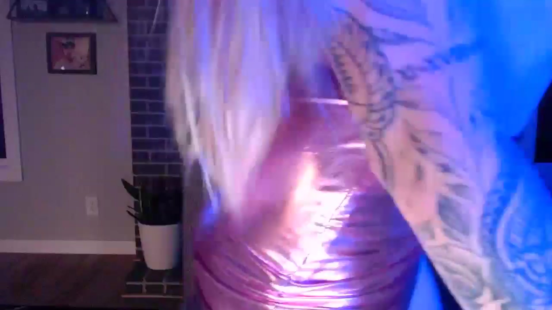 Gallery image thumbnail from Lovelyemilia's myfreecams stream on, 05/15/2024, 05:59 image 11 of 20