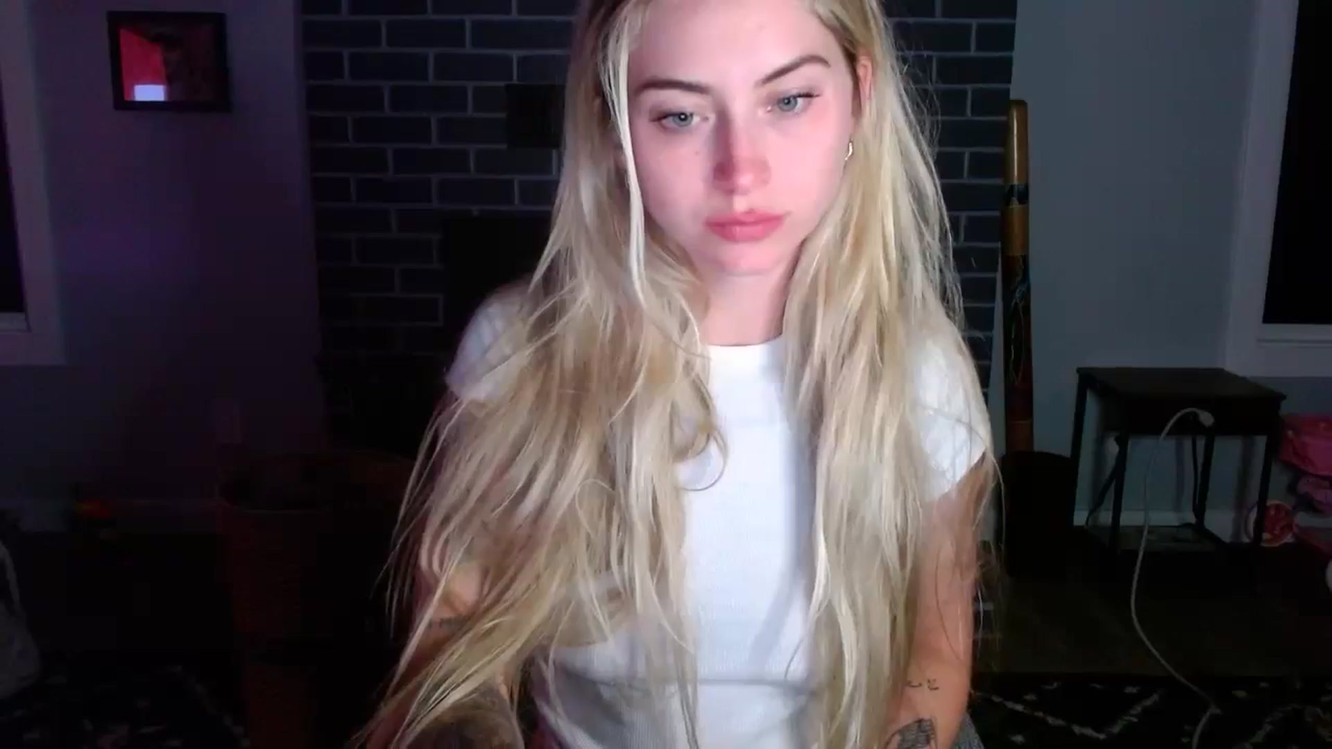 Gallery image thumbnail from Lovelyemilia's myfreecams stream on, 05/18/2024, 05:53 image 5 of 20