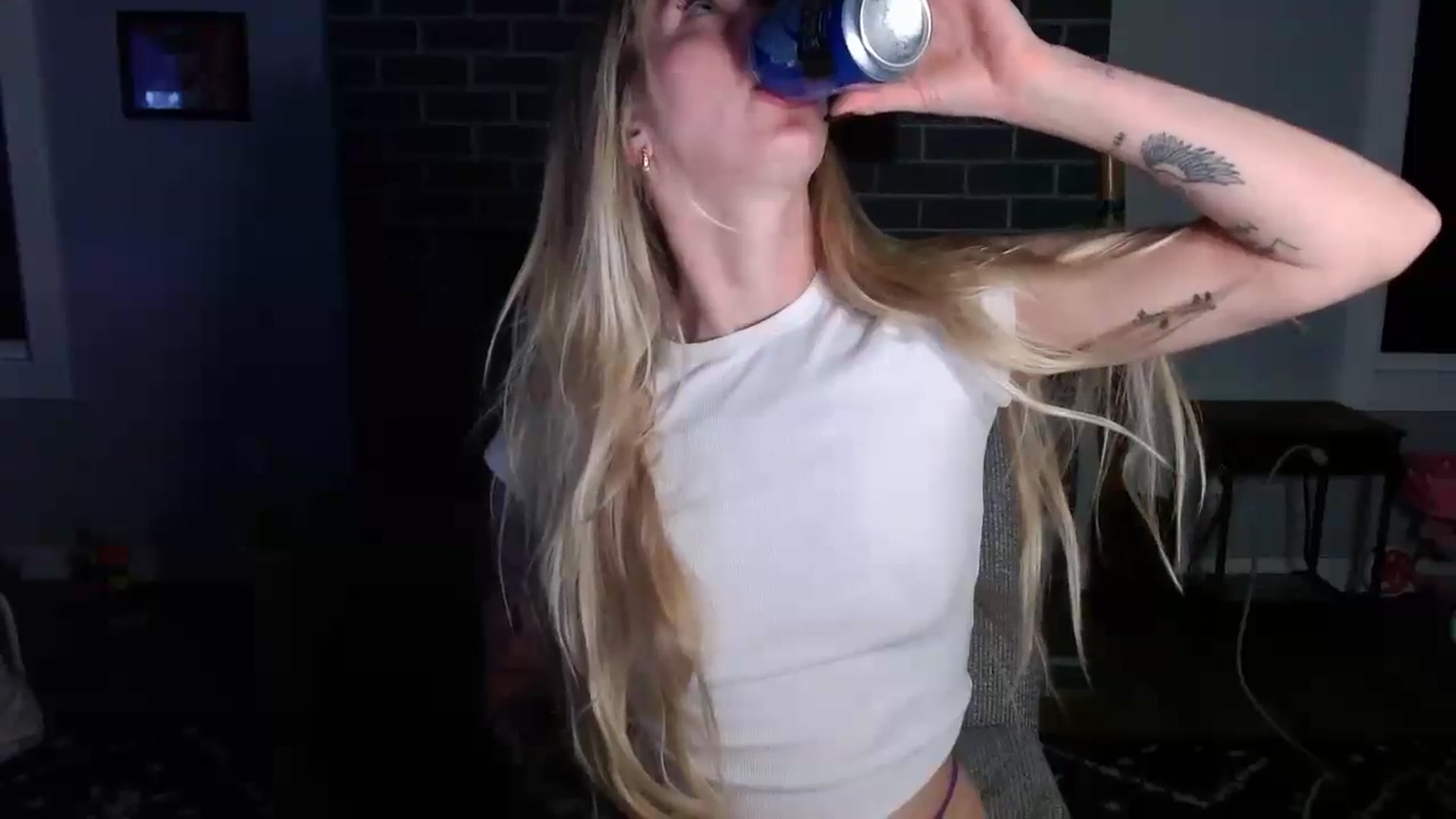 Gallery image thumbnail from Lovelyemilia's myfreecams stream on, 05/18/2024, 05:53 image 9 of 20