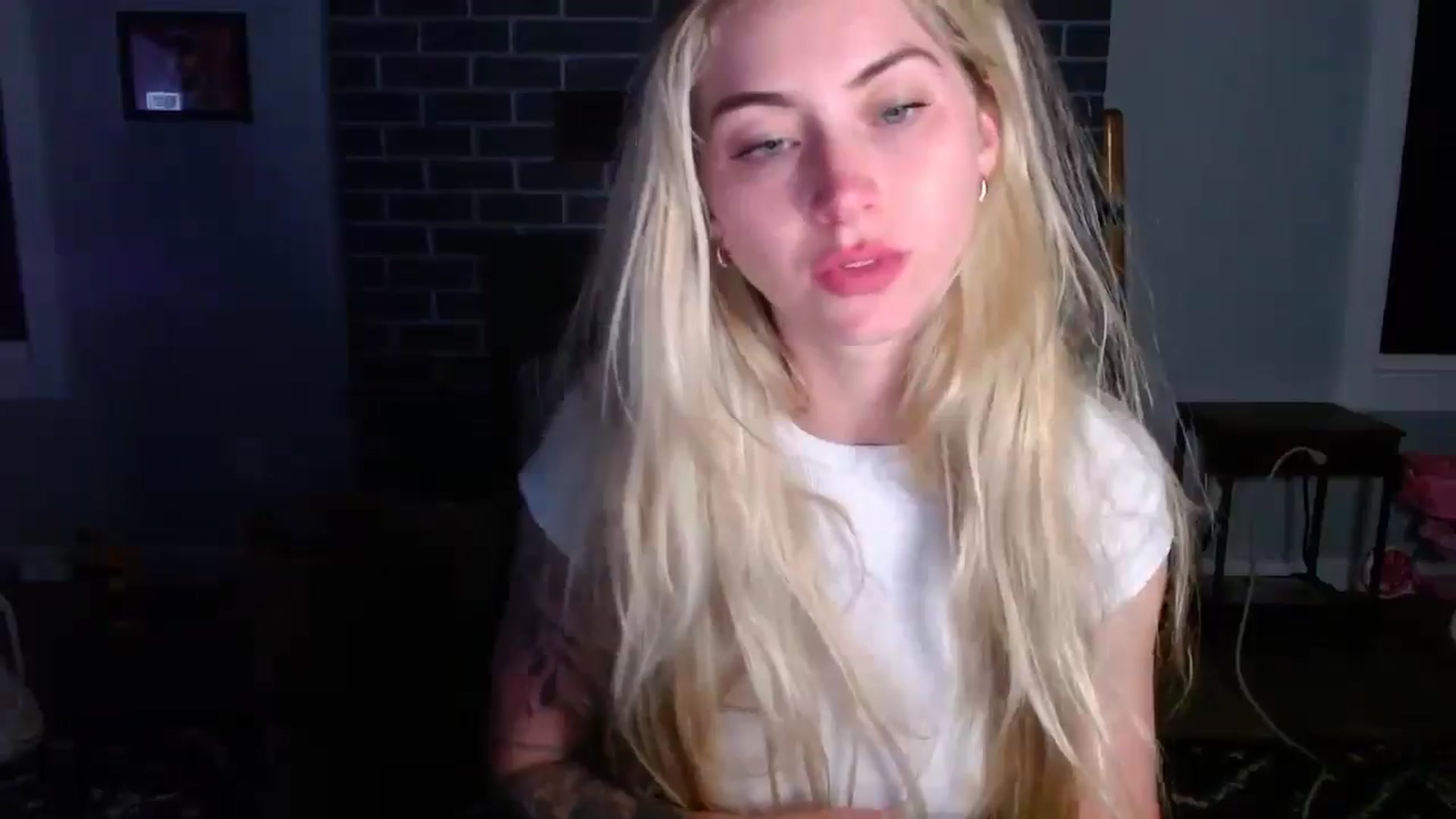 Gallery image thumbnail from Lovelyemilia's myfreecams stream on, 05/18/2024, 05:53 image 2 of 20