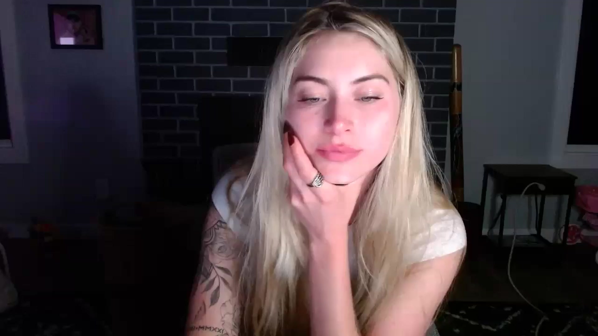 Gallery image thumbnail from Lovelyemilia's myfreecams stream on, 05/18/2024, 05:53 image 18 of 20