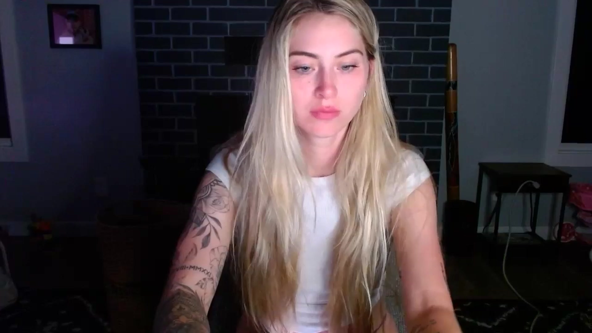 Gallery image thumbnail from Lovelyemilia's myfreecams stream on, 05/18/2024, 05:53 image 17 of 20