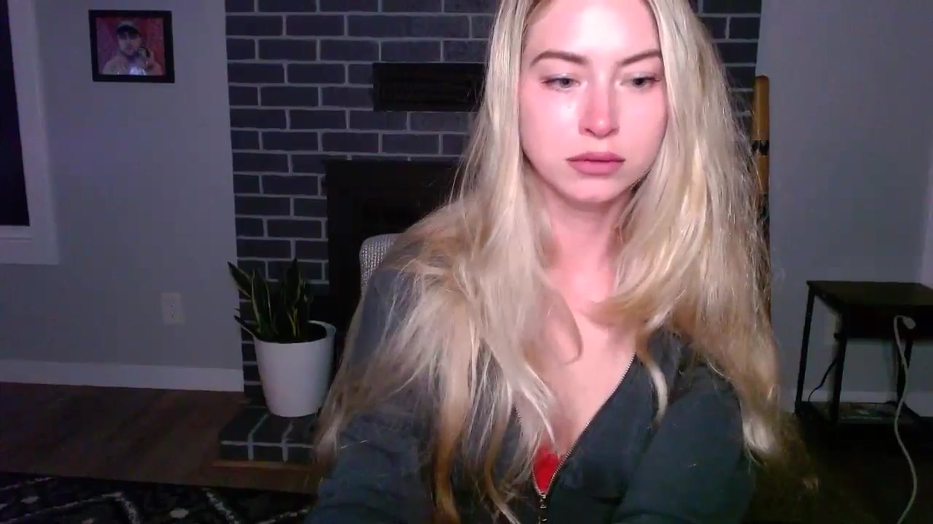 Gallery image thumbnail from Lovelyemilia's myfreecams stream on, 05/21/2024, 04:42 image 18 of 20