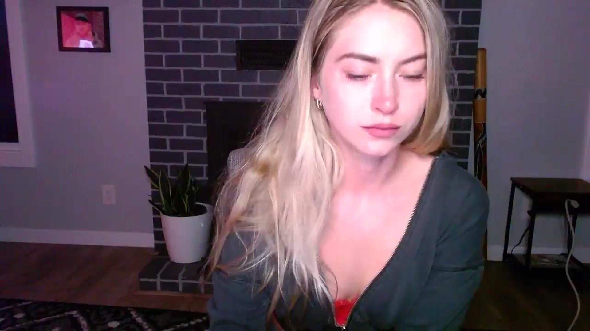 Gallery image thumbnail from Lovelyemilia's myfreecams stream on, 05/21/2024, 04:42 image 13 of 20