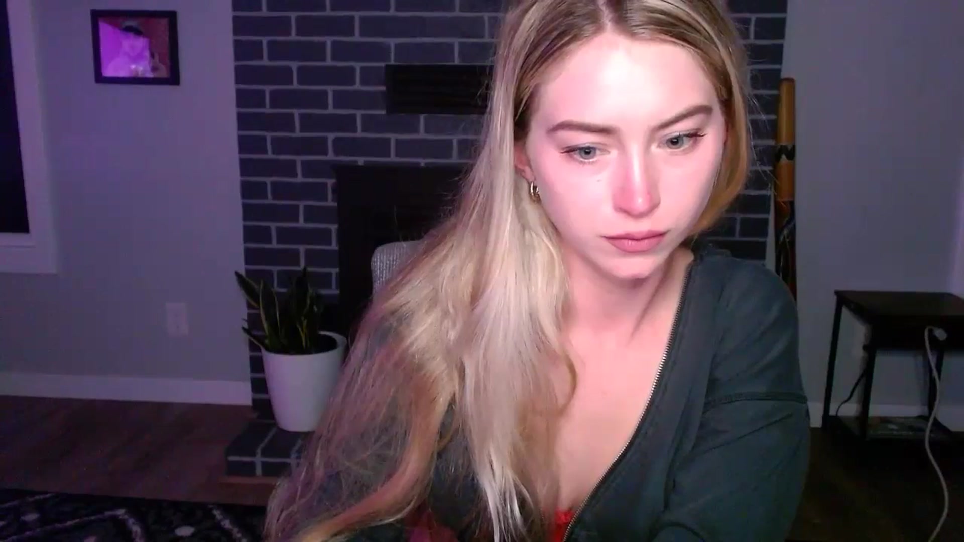 Gallery image thumbnail from Lovelyemilia's myfreecams stream on, 05/21/2024, 04:42 image 16 of 20