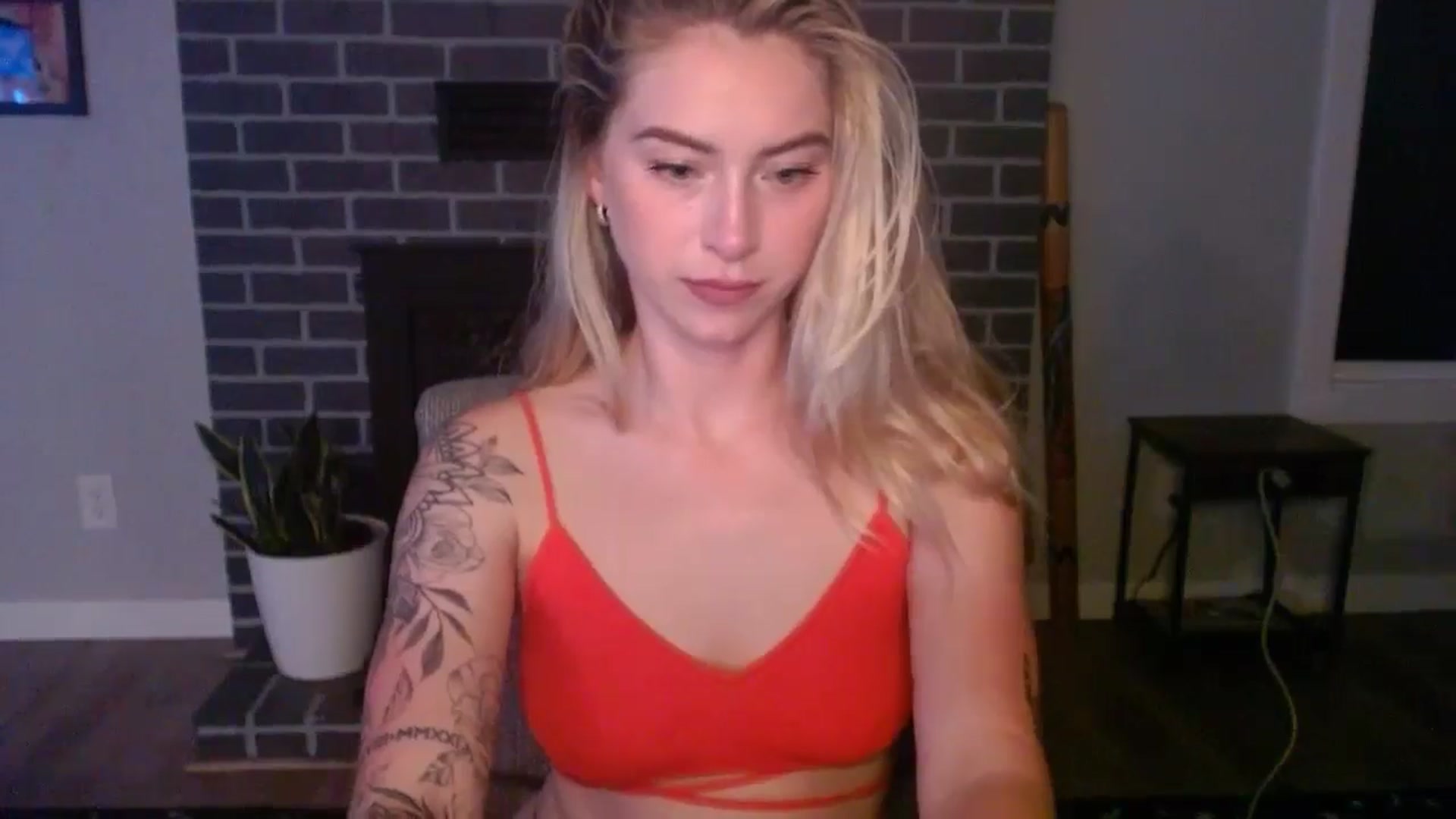 Gallery image thumbnail from Lovelyemilia's myfreecams stream on, 05/22/2024, 04:59 image 11 of 20