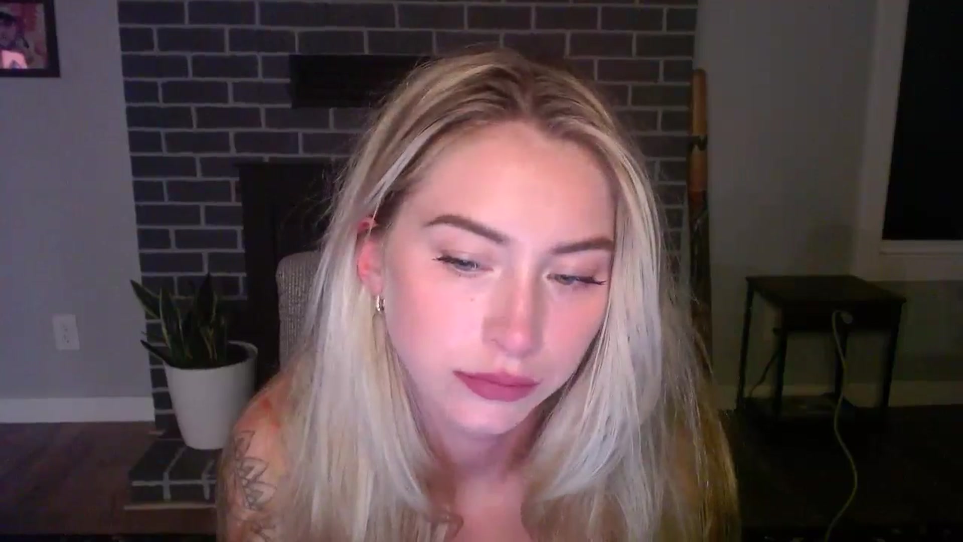 Gallery image thumbnail from Lovelyemilia's myfreecams stream on, 05/22/2024, 04:59 image 15 of 20