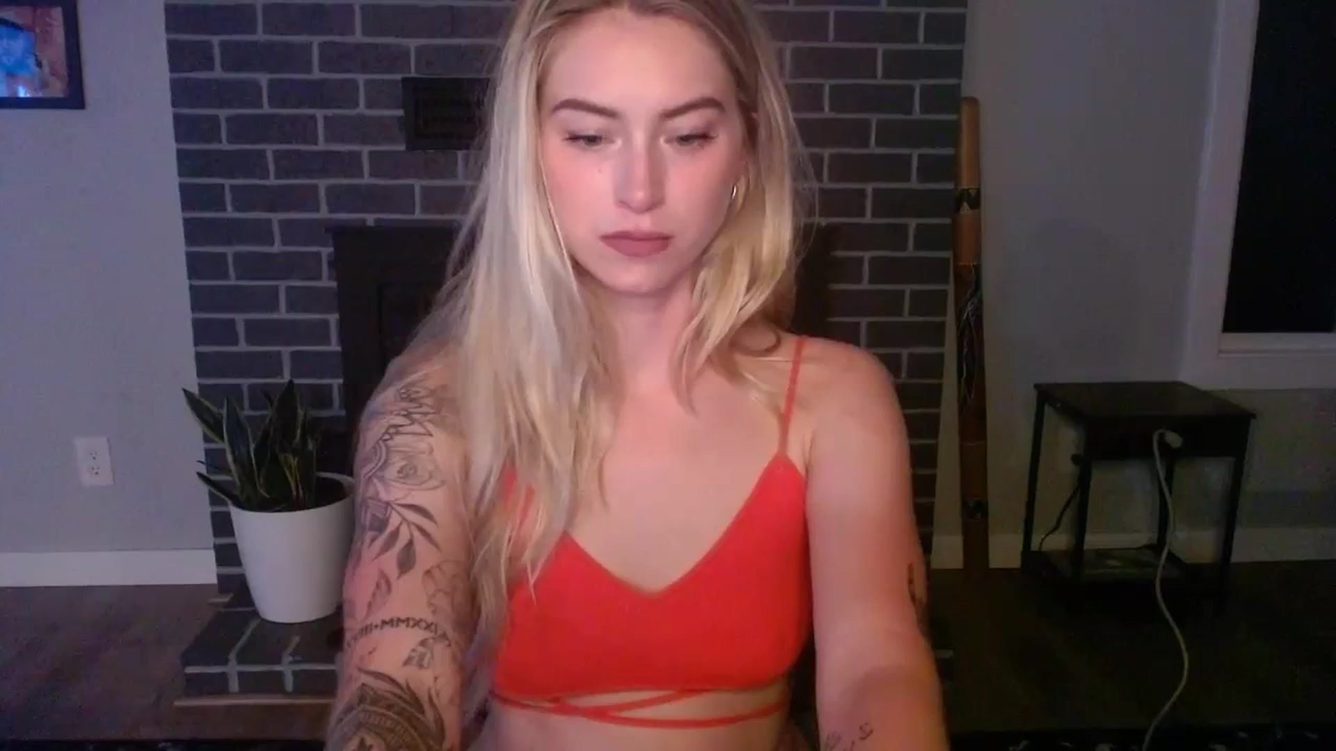 Gallery image thumbnail from Lovelyemilia's myfreecams stream on, 05/22/2024, 04:59 image 8 of 20