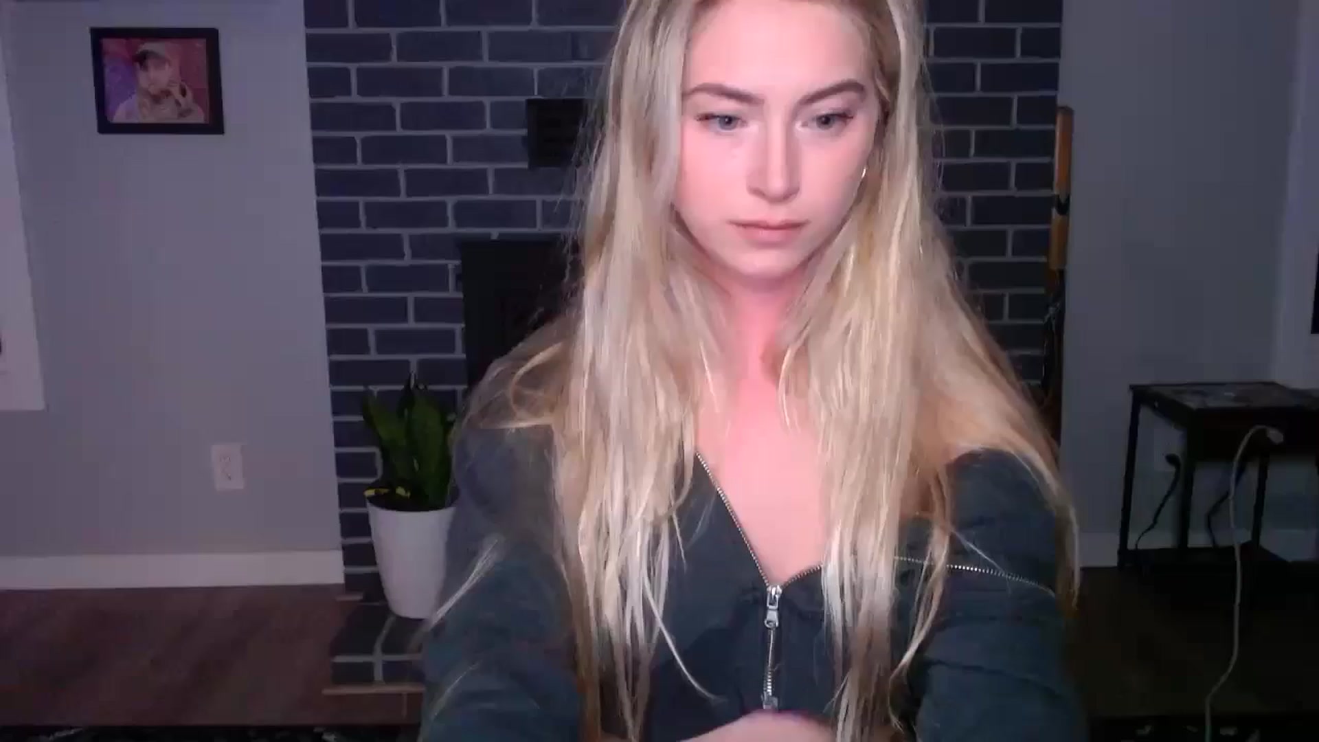 Gallery image thumbnail from Lovelyemilia's myfreecams stream on, 05/29/2024, 05:27 image 15 of 20
