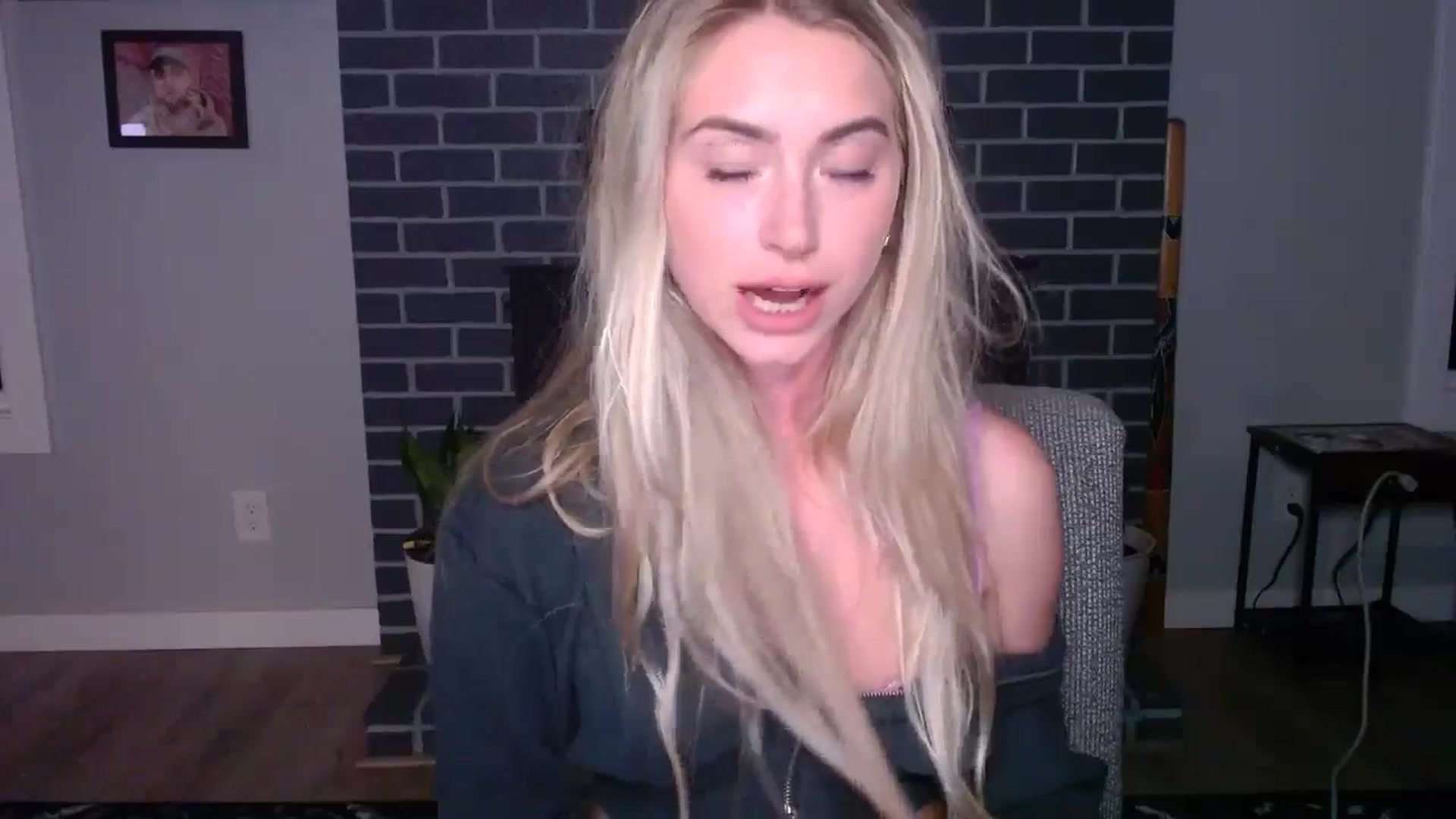 Gallery image thumbnail from Lovelyemilia's myfreecams stream on, 05/29/2024, 05:27 image 8 of 20